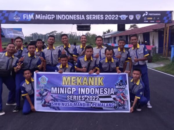 Siswa SMK dilibatkan dalam gelaran FIM MiniGP Indonesia Series 2022